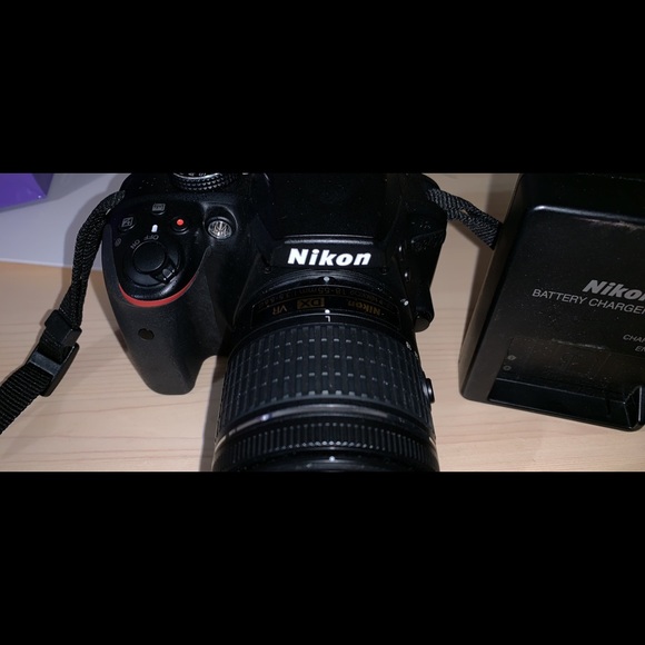 Nikon D3400 DSLR - Picture 2 of 2